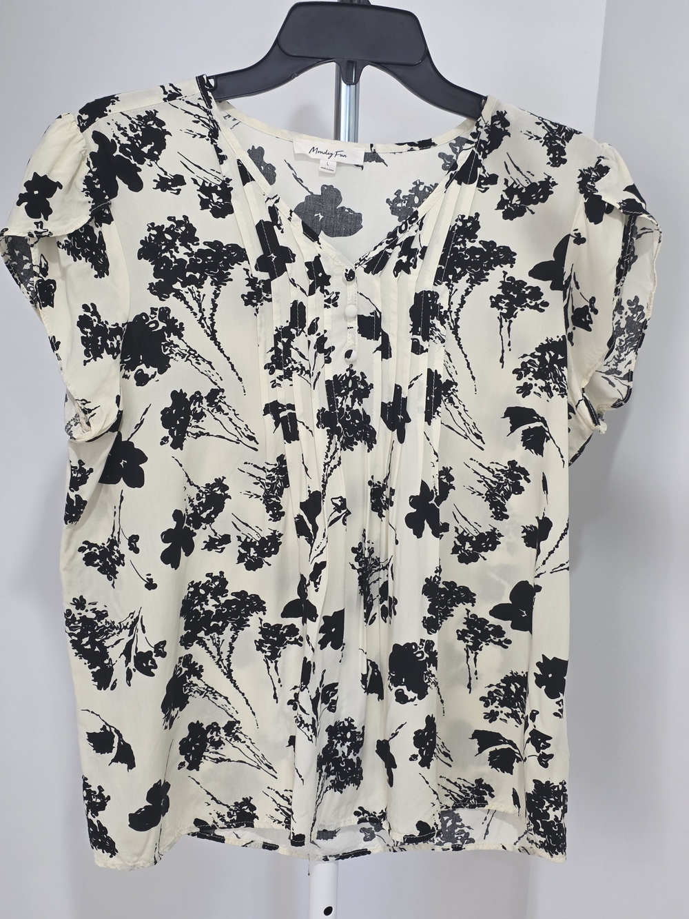 Monday Fun- Modern Femme Black & Cream Floral V-Neck Blouse L